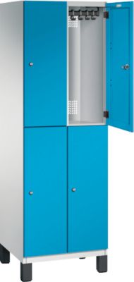 C+P Doppelstöckiger Spind Cambio, 2 Abteile, 4 Fächer, auf Füßen, B 600 x T 525 x H 1980 mm, lichtgrau/lichtblau