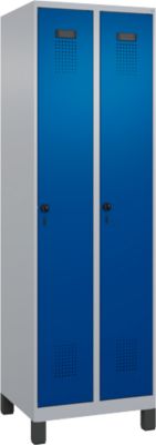 C+P Evolo Plus garderobekast, 2 vakken, 300 mm breed, met voetjes, veiligheidsdraaistang, B 600 x D 500 x H 1950 mm, blank aluminium/ gentiaanblauw