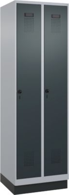 C+P Evolo Plus garderobekast, 2 vakken, 300 mm vakbreedte, met plint, rechts scharnierend, veiligheidsdraaigrendel, soft-close, inbraakwerend, B 600 x D 500 x H 1950 mm, alu wit RAL 9006/antracietgrijs RAL 7016
