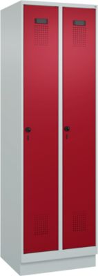 C+P Evolo Plus garderobekast, 2 vakken, 300 mm vakbreedte, met plint, rechts scharnierend, veiligheidsdraaigrendel, soft-close, inbraakwerend, B 600 x D 500 x H 1950 mm, lichtgrijs RAL 7035/ruwe rood RAL 3003