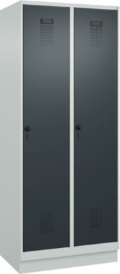 C+P Evolo Plus garderobekast, 2 vakken, 400 mm vakbreedte, met plint, rechts scharnierend, B 800 x D 500 x H 1950 mm, draaischroef, lichtgrijs/antracietgrijs