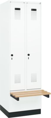 C+P Evolo Plus garderobekast, 2 vakken van elk 300 mm breed, sokkel, zwevende bank, B 600 x D 815 x H 1950 mm, draaigrendel, verkeerswit/verkeerswit