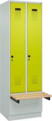 C+P Evolo Plus garderobekast, 2 vakken van elk 300 mm breed, sokkel, zwevende bank, B 600 x D 815 x H 1950 mm, draaischroef, lichtgrijs/kleedgroen