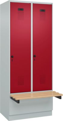 C+P Evolo Plus garderobekast, 2 vakken van elk 400 mm breed, sokkel, zwevende bank, B 800 x D 815 x H 1950 mm, draaigrendel, lichtgrijs/ruy rood