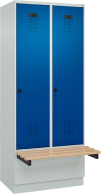 C+P Evolo Plus garderobekast, 2 vakken van elk 400 mm breed, sokkel, zwevende bank, B 800 x D 815 x H 1950 mm, draaischroef, lichtgrijs/gentiaanblauw