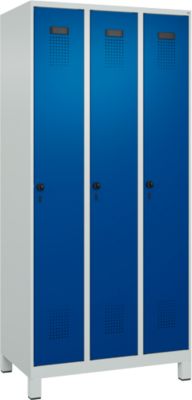C+P Evolo Plus garderobekast, 3 vakken, 300 mm vakbreedte, met poten, draaischroef, B 900 x D 500 x H 1950 mm, lichtgrijs/gentiaanblauw