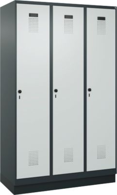 C+P Evolo Plus garderobekast, 3 vakken, 400 mm vakbreedte, met plint, rechts scharnierend, B 1200 x D 500 x H 1950 mm, draaischroef, antracietgrijs/lichtgrijs