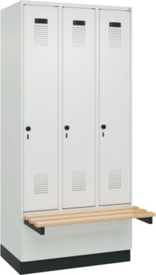 C+P Evolo Plus garderobekast, 3 vakken van elk 300 mm breed, sokkel, zwevende bank, B 900 x D 815 x H 1950 mm, draaischroef, lichtgrijs/lichtgrijs