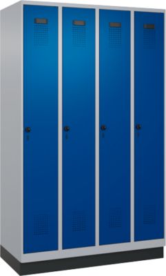 C+P Evolo Plus garderobekast, 4 vakken, 300 mm vakbreedte, met plint, rechts scharnierend, soft-close, inbraakwerend, B 1200 x D 500 x H 1950 mm, veiligheidsslot met draaigrendel, alu wit RAL 9006/genziana blauw RAL 5010