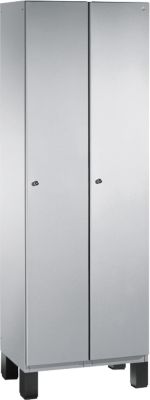 C+P locker Cambio, 2 vakken, op poten, B 600 x D 525 x H 1980 mm, blank aluminium/ gentiaanblauw