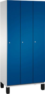 C+P locker Cambio, 3 vakken, op poten, B 900 x D 525 x H 1980 mm, lichtgrijs/gentiaanblauw