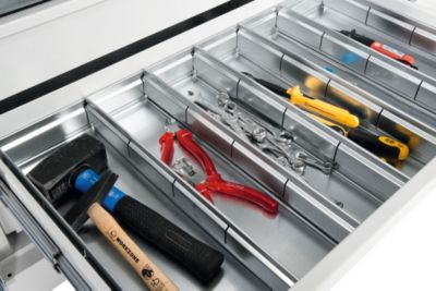 C+P Schubladeneinteilung, für die Schubladen der Akkuladeschränke Serie Acurado, zur Unterteilung in 14 Fächer, mit verzinkten Trennblechen