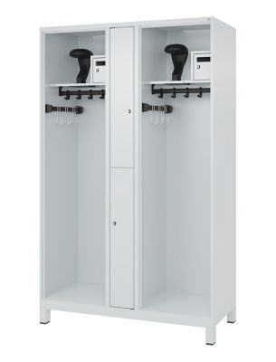 Feuerwehrspind C+P Evolo Maxi, 4 Abteile für 2 Personen, mit Helmhalter, mit Füßen, B 1200 x T 500 x H 1950 mm, RAL 7035 Lichtgrau