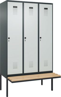 Kleiderspind C+P Evolo Plus, 3 Abteile à 400 mm Breite, schwebende Sitzbank, B 1200 x T 815 x H 2120 mm, Drehriegel, anthrazitgrau/lichtgrau