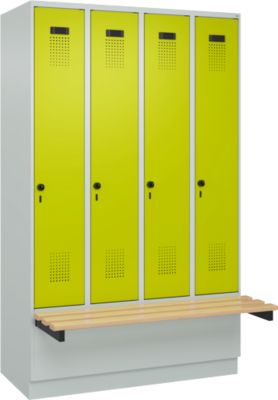 Kleiderspind C+P Evolo Plus, 4 Abteile à 300 mm Breite, Sockel, schwebende Sitzbank, B 1200 x T 815 x H 1950 mm, Drehriegel, lichtgrau/clowngrün