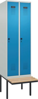 Vestiaire C+P Evolo Plus, 2 compartiments de 300 mm de large, banquette flottante, L 600 x P 815 x H 2120 mm, verrou tournant, bleu clair/gris clair