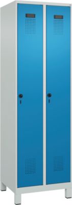 Vestiaire C+P Evolo Plus, 2 compartiments, largeur 300 mm, avec pieds, verrou rotatif de sécurité, L 600 x P 500 x H 1950 mm, gris clair/bleu clair