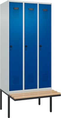 Vestiaire C+P Evolo Plus, 3 compartiments de 300 mm de large, banquette flottante, L 900 x P 815 x H 2120 mm, loquet rotatif, gris clair/bleu gentiane