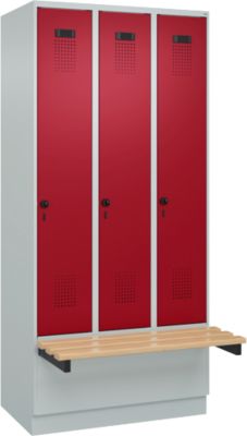 Vestiaire C+P Evolo Plus, 3 compartiments de 300 mm de large, socle, banquette flottante, L 900 x P 815 x H 1950 mm, loquet rotatif, gris clair/rouge rubis