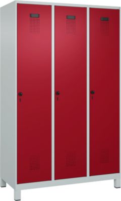 Vestiaire C+P Evolo Plus, 3 compartiments, largeur de compartiment 400 mm, avec pieds, butée à droite, butée Soft, anti-effraction, L 1200 x P 500 x H 1950 mm, fermeture de sécurité à pêne rotatif, gris clair RAL 7035/rouge rubis RAL 3003