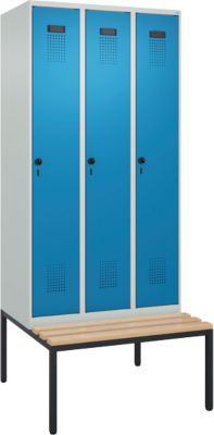 Vestiaire C+P Evolo Plus, 3 compartiments, largeur des compartiments 300 mm, avec banquette encastrée, L 900 x P 815 x H 2120 mm, verrou rotatif, gris clair/bleu clair