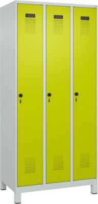 Vestiaire C+P Evolo Plus, 3 compartiments, largeur des compartiments 300 mm, avec pieds, verrou rotatif, L 900 x P 500 x H 1950 mm, gris clair/vert clown