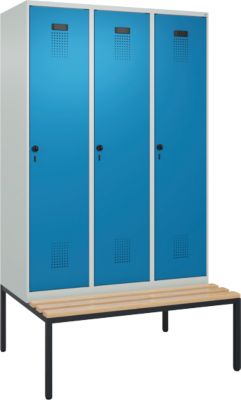 Vestiaire C+P Evolo Plus, 3 compartiments, largeur des compartiments 400 mm, avec banquette encastrée, L 1200 x P 815 x H 2120 mm, verrou rotatif, gris clair/bleu clair