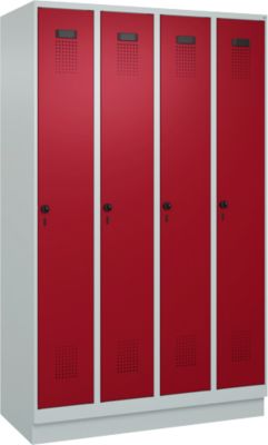 Vestiaire C+P Evolo Plus, 4 compartiments, largeur de compartiment 300 mm, avec socle, butée à droite, butée Soft, anti-effraction, L 1200 x P 500 x H 1950 mm, fermeture de sécurité à pêne rotatif, gris clair RAL 7035/rouge rubis RAL 3003
