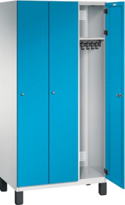 Vestiaire Cambio C+P, 3 compartiments, sur pieds, L 900 x P 525 x H 1980 mm, gris clair/bleu clair
