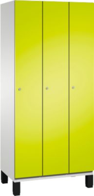 Vestiaire Cambio C+P, 3 compartiments, sur pieds, L 900 x P 525 x H 1980 mm, gris clair/vert clown