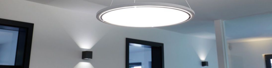 Wandleuchten und Deckenleuchten im Büro