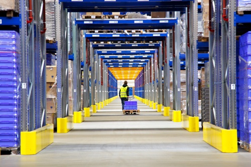 Entrep&ocirc;t d'entr&eacute;e de cat&eacute;gorie et exploitation