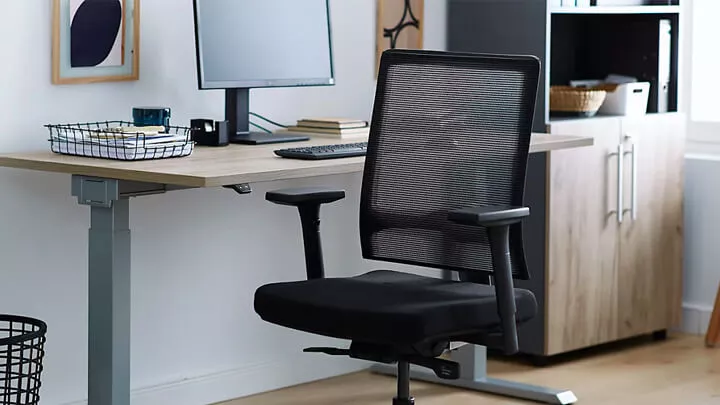 De Net Matic bureaustoel heeft een rugleuning van zwarte netbekleding. 