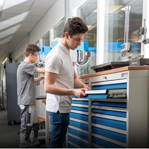 Werkzeugschränke, Werkbänke und Aufbewahrungssysteme – individuell geplant, hochfunktional und bereit für Ihre Anforderungen.