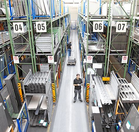 Magazijn met magazijnrekken