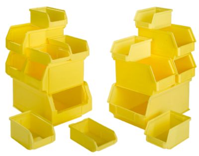 Gele open magazijnbakken in verschillende formaten op elkaar gestapeld