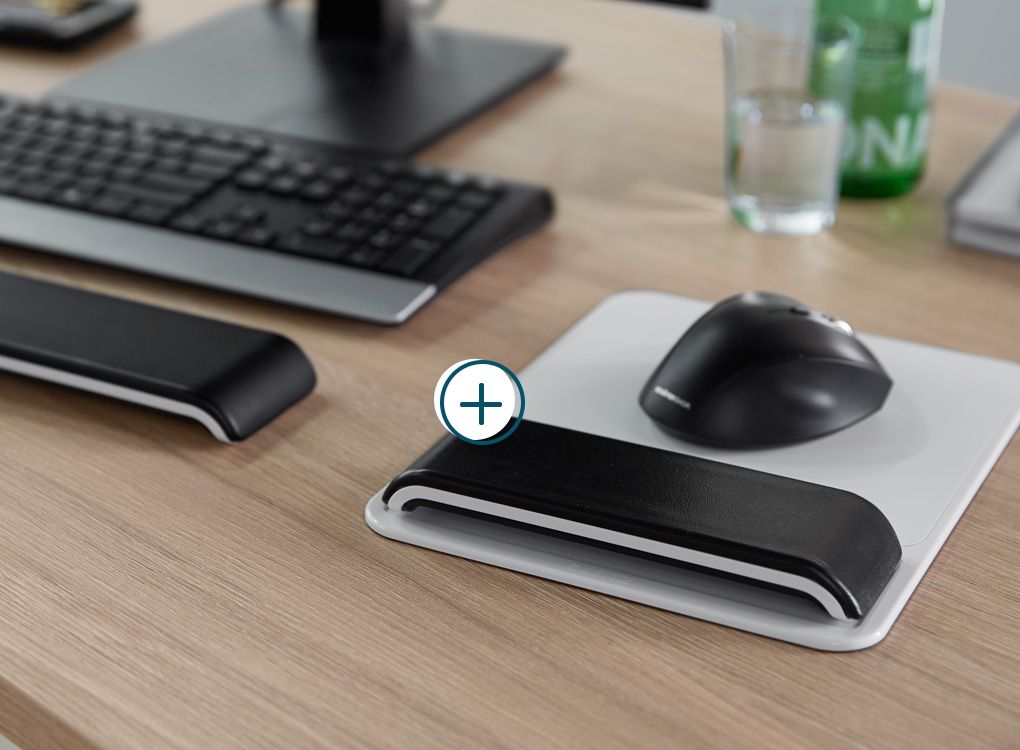 Polssteun en ergonomische muis voor op het bureau