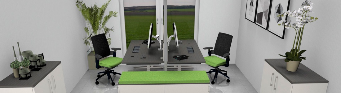 Een kantoorruimte met witte kasten met grijs bovenblad en 2 bureaus die tegenover elkaar staan. De bureaus hebben witte poten en een grijs tafelblad. Aan elke bureautafel staat een bureaustoel met een groene zitting en een zwarte rugleuning.