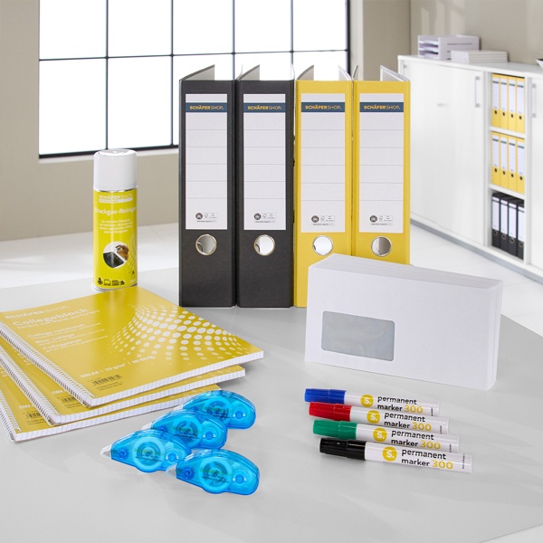 Eine Auswahl aus unserem Sortiment an Bürobedarf der Marke Schäfer Shop: Korrekturroller, Ordner, Collegeblöcke, Marker, Umschläge und Reinigungsprodukte für Computer