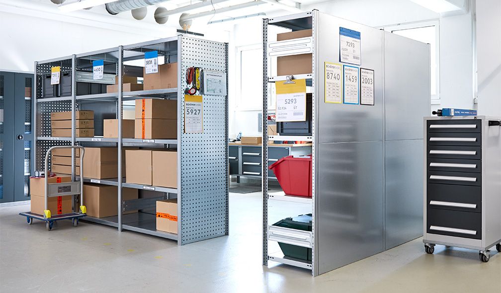 Arbeitsraum%20mit%20multifunktionaler%20Regall%C3%B6sung