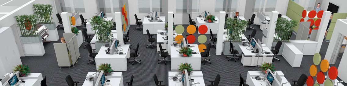 Open kantoorruimte met diverse akoestische elementen