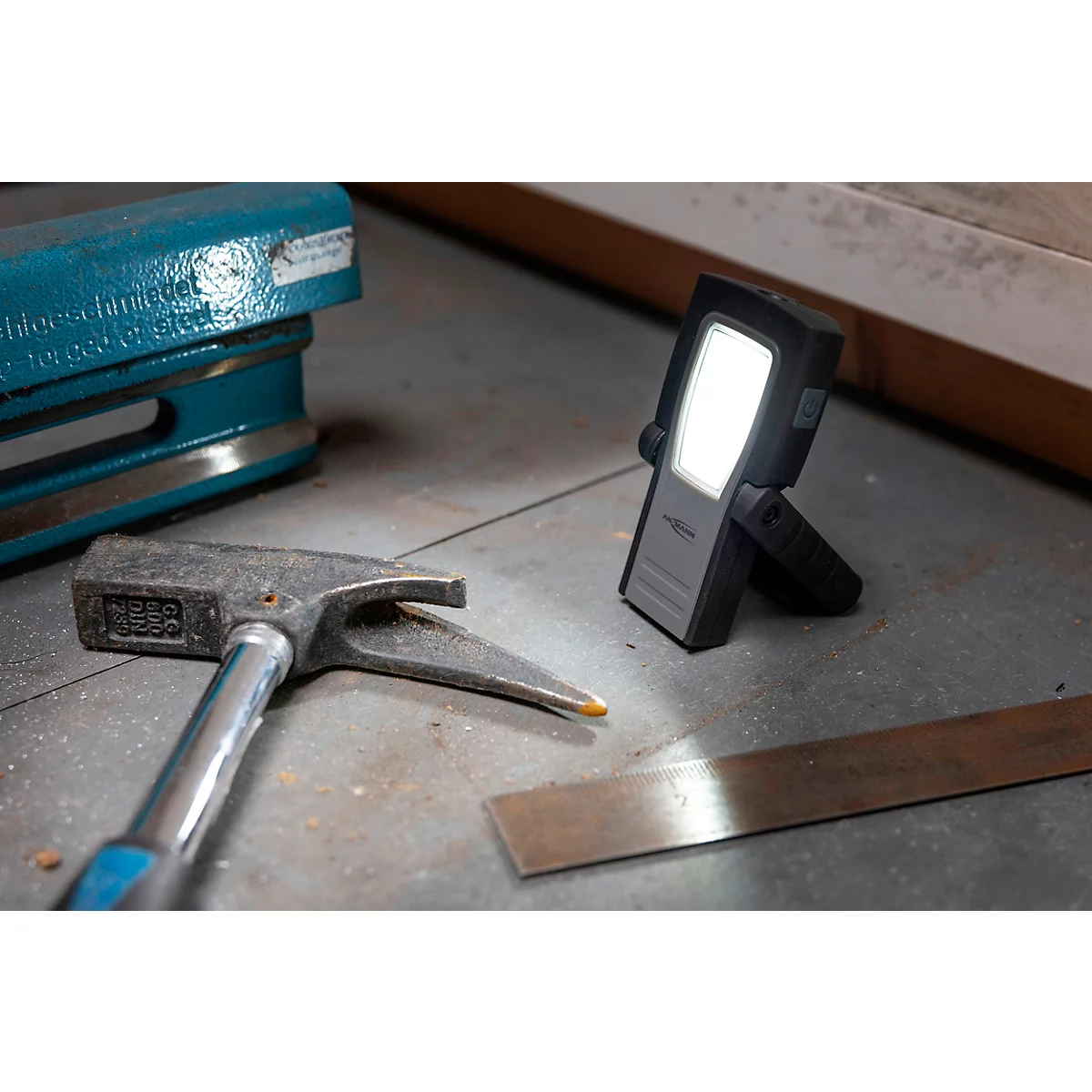  ANSMANN WL400R Slim LED-werklamp, 400 lumen, IP65, schokbestendig, Li-Po accu, magnetische voet, riemclip, zwart