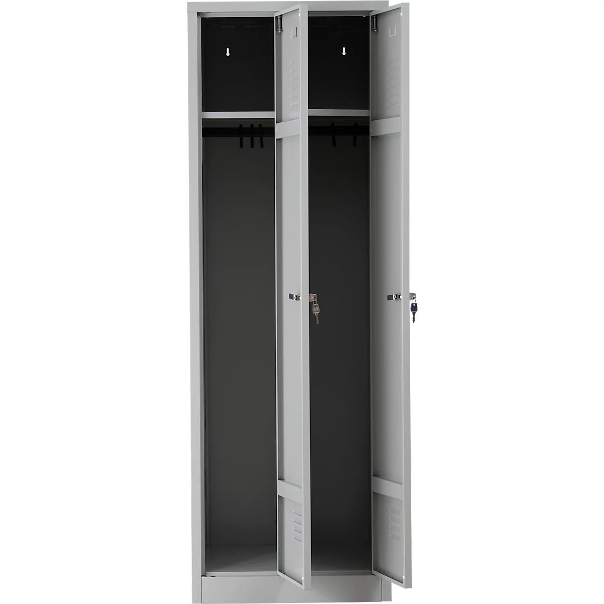 Een grijze stalen locker met twee open deuren. Interieurhaken en stangen voor kleding.