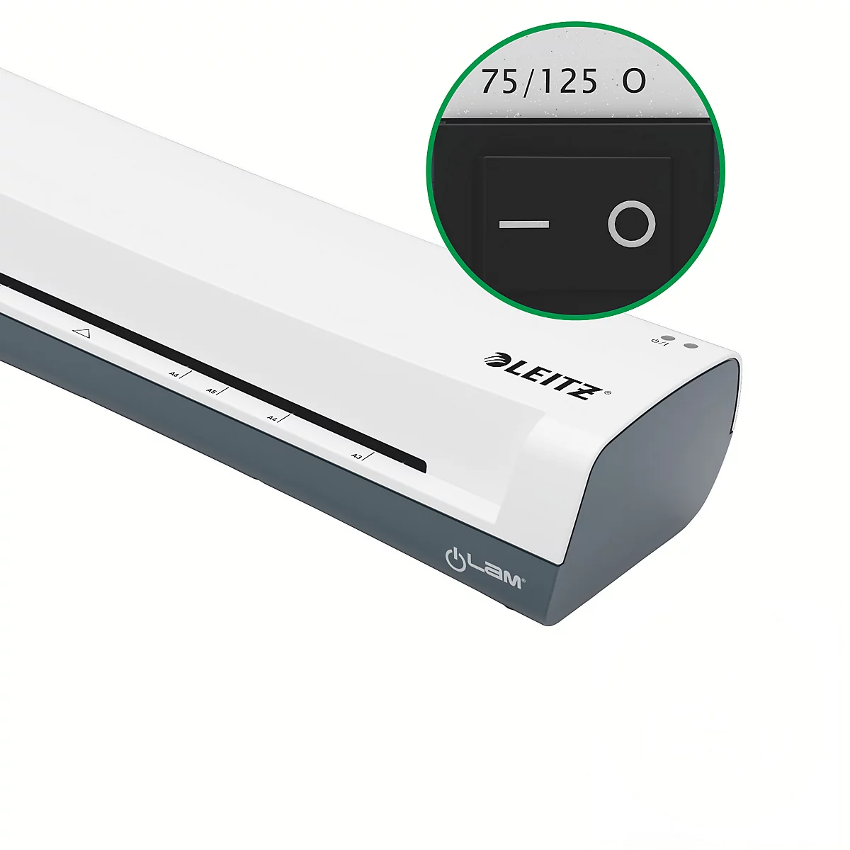 Detailaufnahme eines weißen Laminiergeräts mit grauen Akzenten und einem Hervorhebung des Ein- / Aus-Schalters.