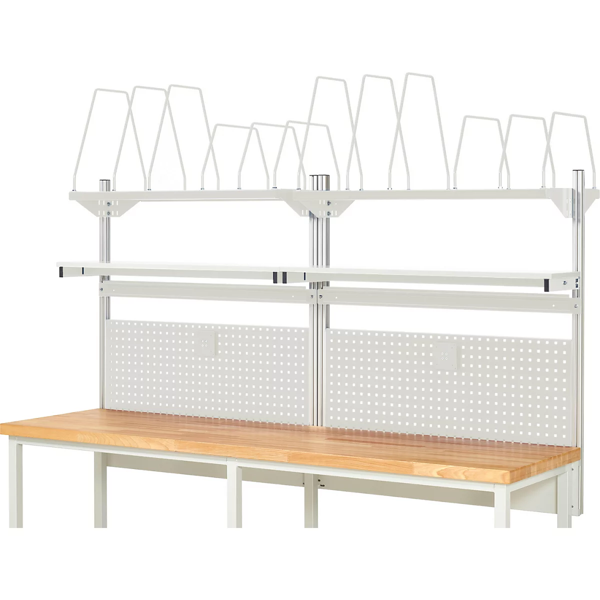 Werktafel met witte metalen frames, houten blad en geperforeerde wanden.