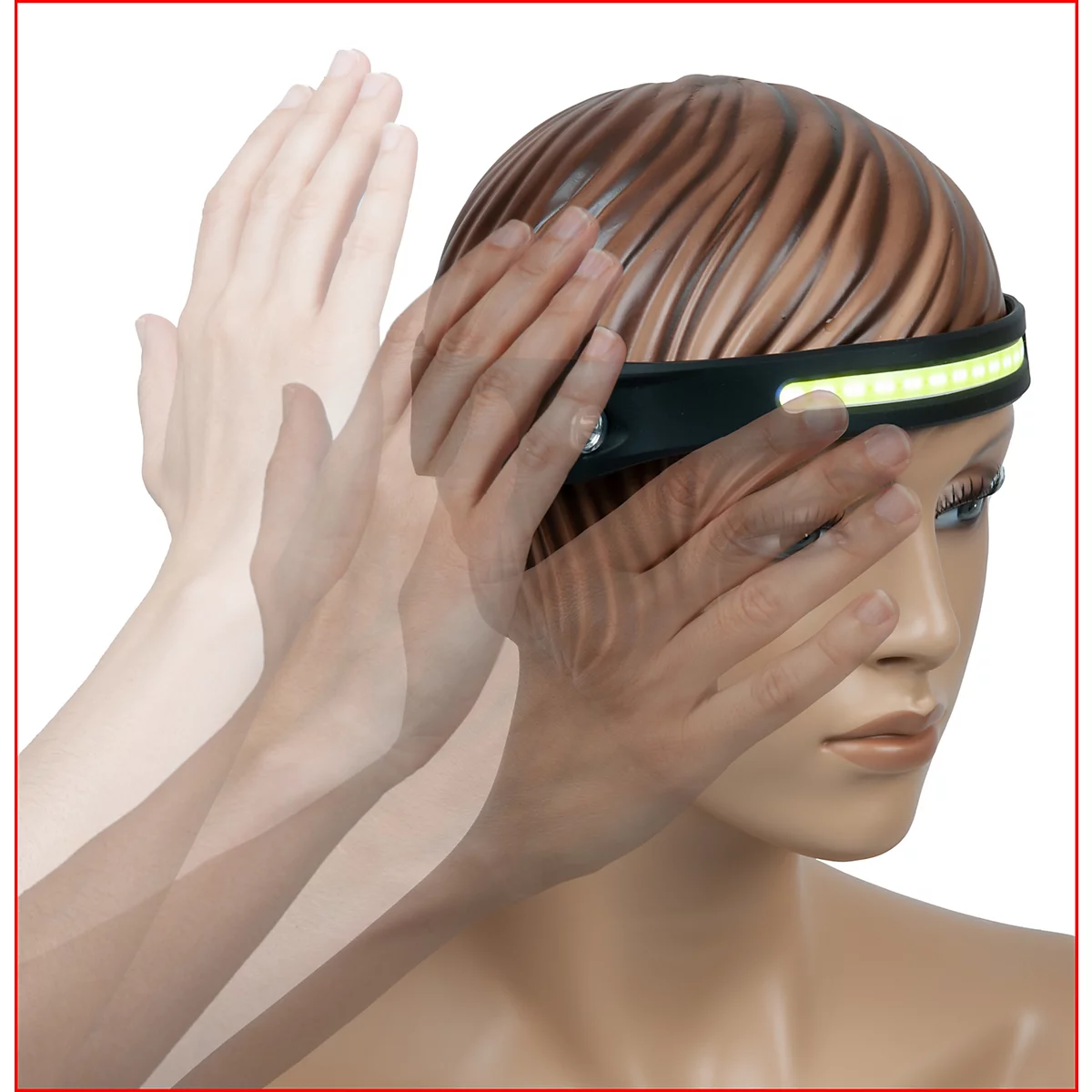 Eine Büste mit Stirnband, das mit einer Hand angepasst wird. Ein Teil der Hand ist mehrfach abgebildet, um die Bewegung darzustellen.