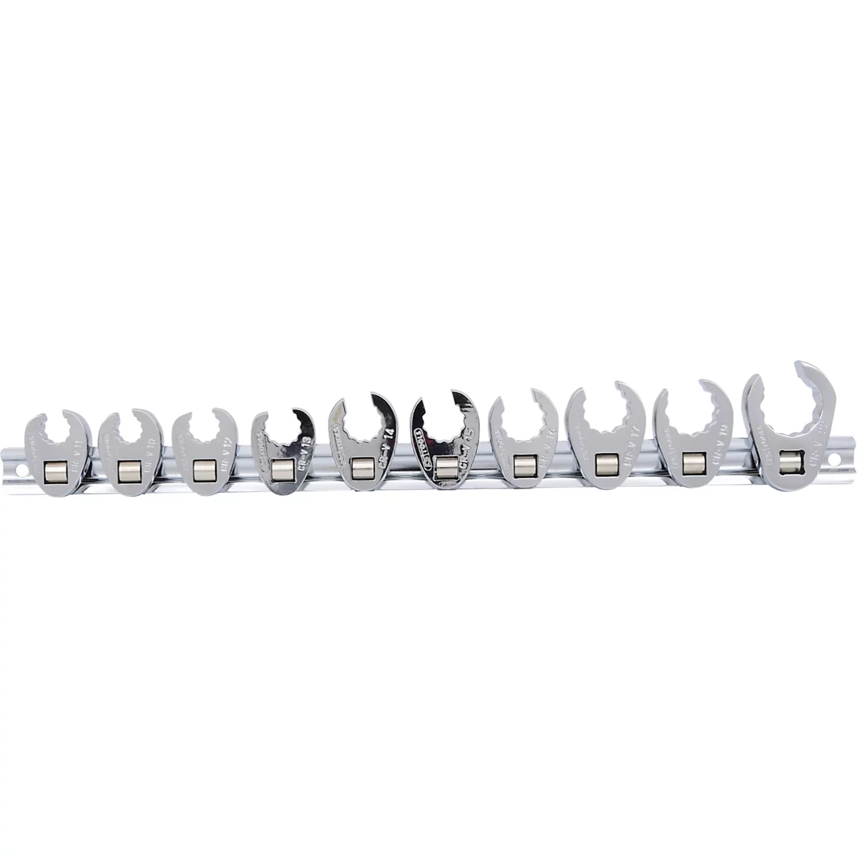 Reihe von Schraubenschlüsseln in verschiedenen Größen, aufgereiht auf einer Halterung.