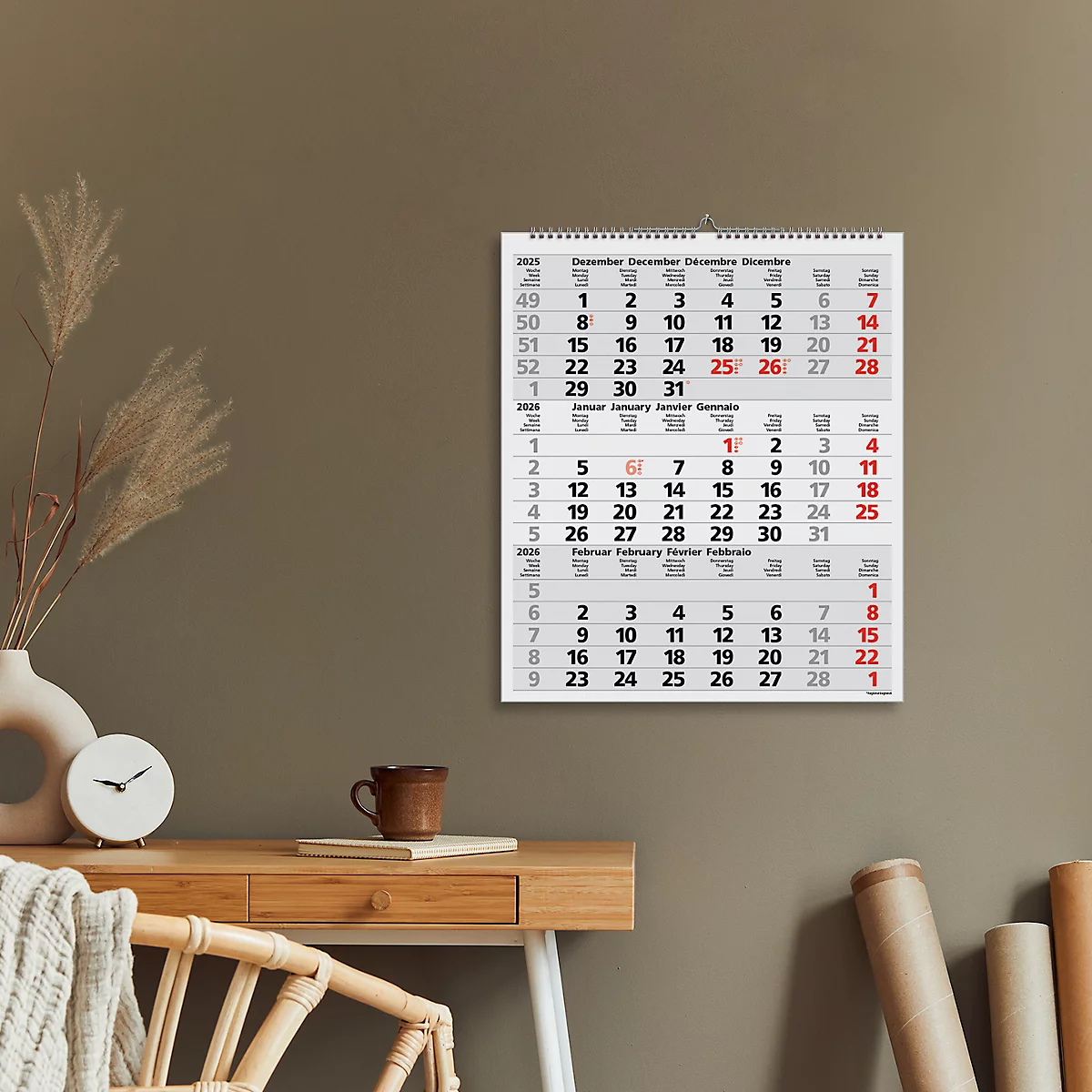3-Monatsplaner Korsch Comfort 2026, Wandkalender, Datumsschieber, Kalendarium für D/GB/F/I, Feiertage rot, B 300 x H 390 mm, Papier, grau