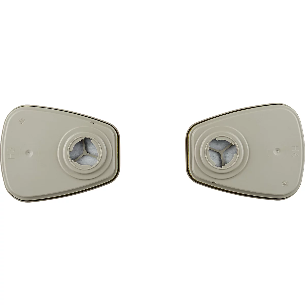 Twee beige filters voor een ademhalingsmasker. Ze hebben een ronde opening met filtervlies.