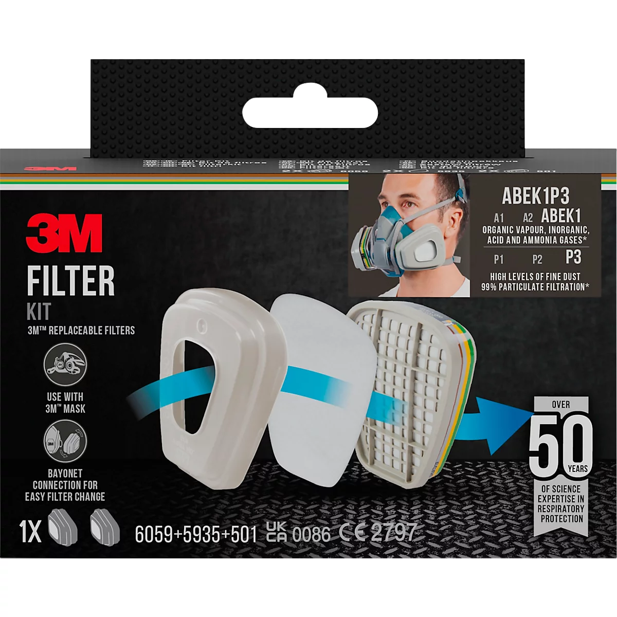 Produktverpackung mit 3M Filter Kit. Abgebildet sind Filter, Text mit Produktinformationen und eine Person mit Maske. Über 50 Jahre Expertise.